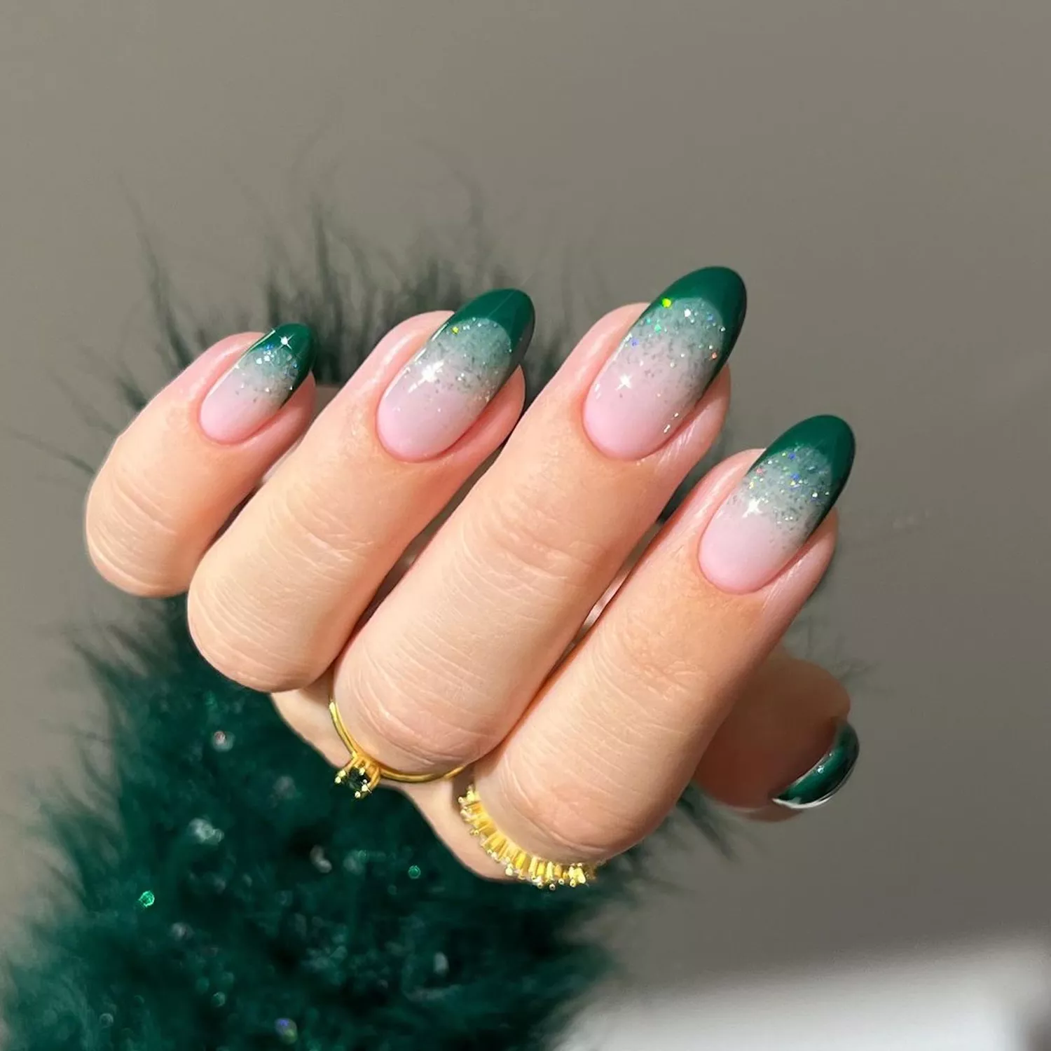 Fashionable dark green manicure for December 2024: the most in-demand nail color of winter