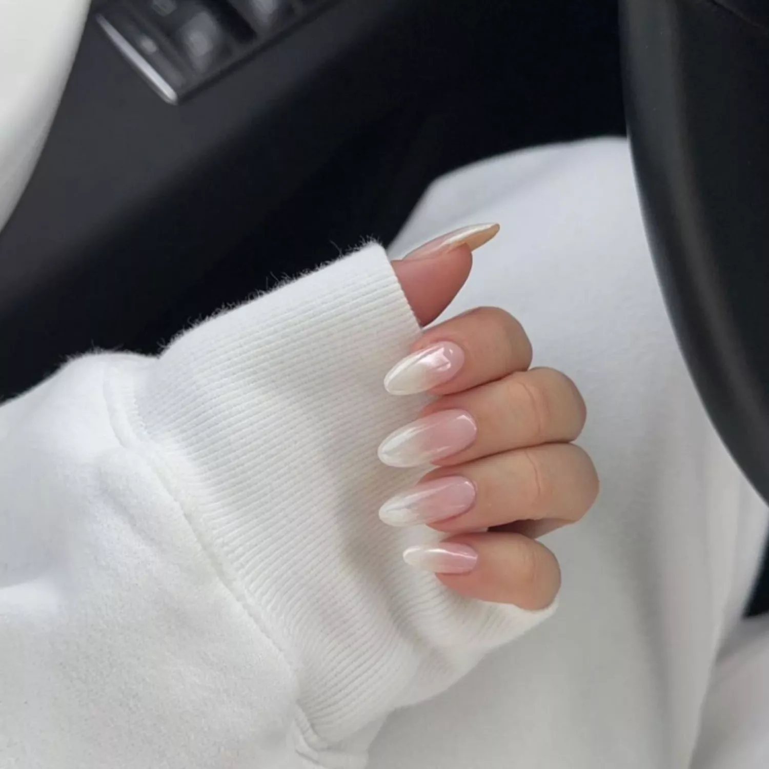 Натуральный маникюр в стиле Bubble Bath 2026: 11 идей в нежно-розовом трендовом оттенке