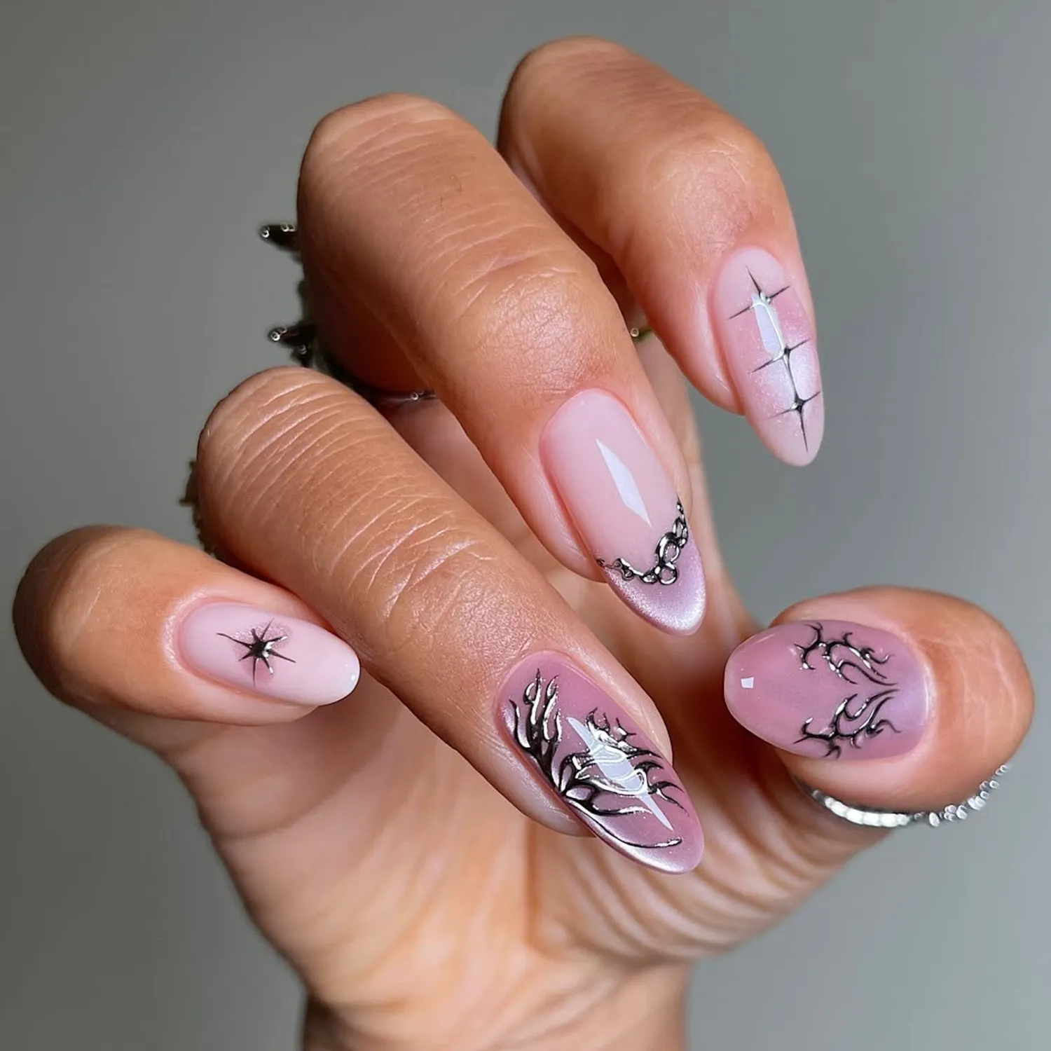 Розовый маникюр «кошачий глаз» 2026: 15 трендовых идей, которые завораживают с первого взгляда