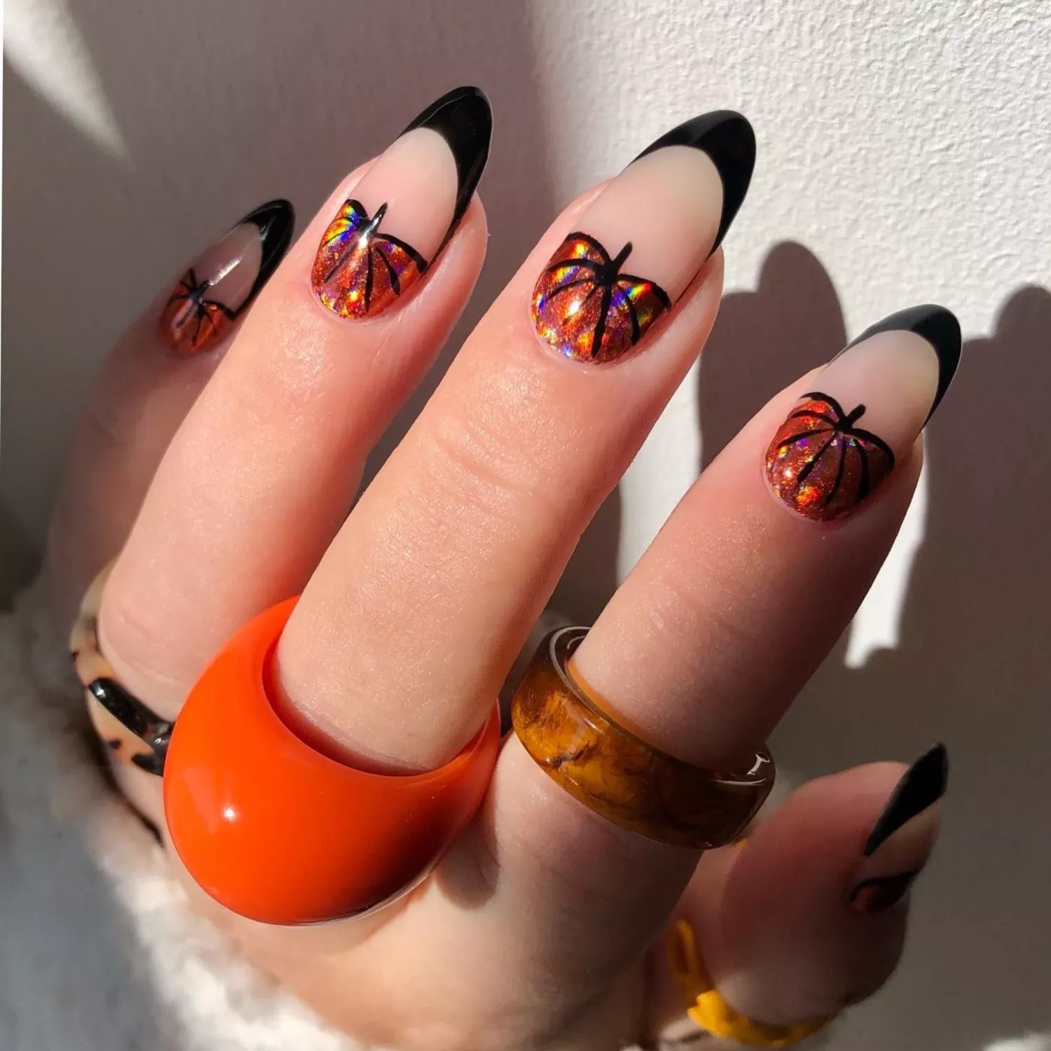 Manicure with pumpkins: trendy nail design ideas for autumn 2024