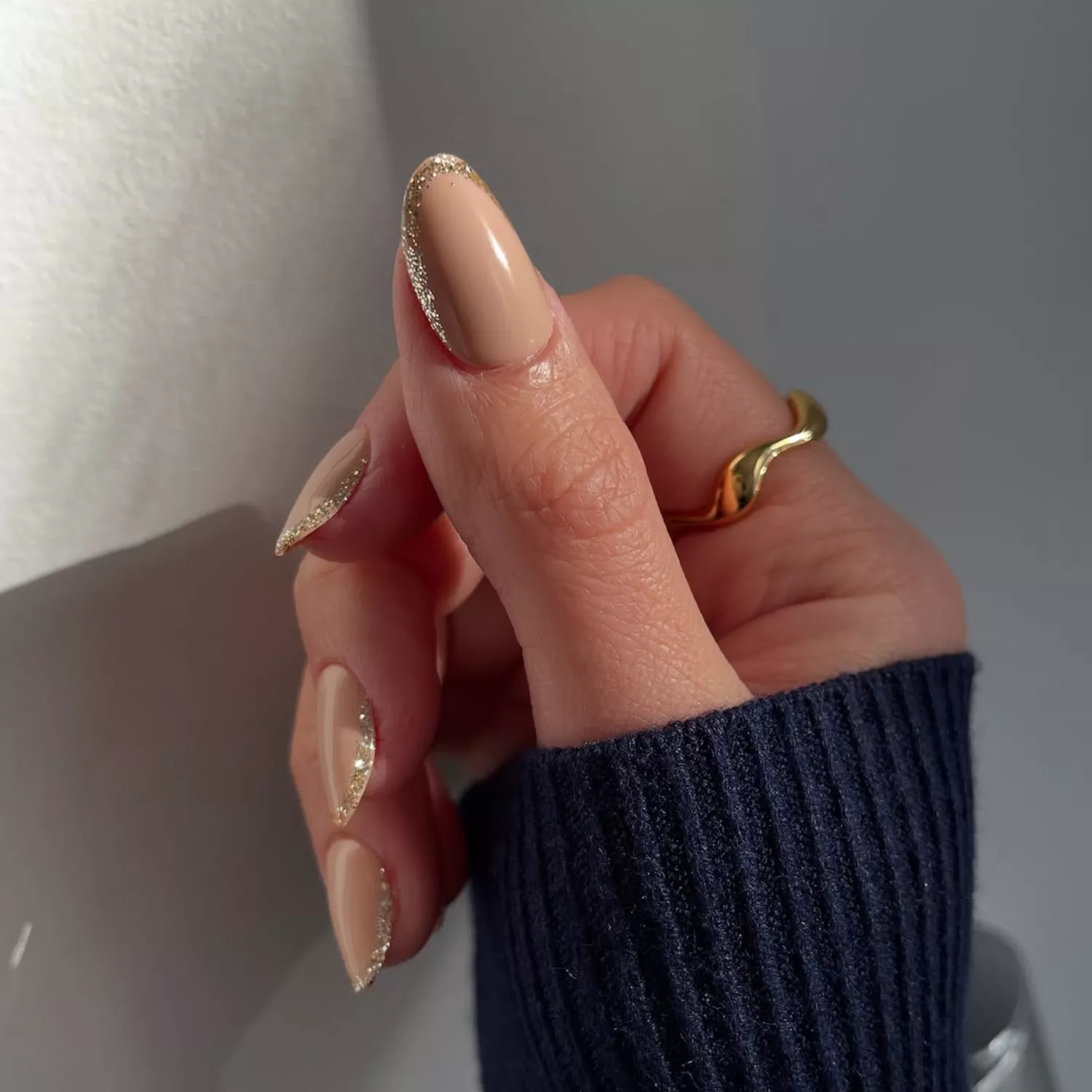 Trendy nude manicure for summer 2025: top-7 ideas and trends of the season