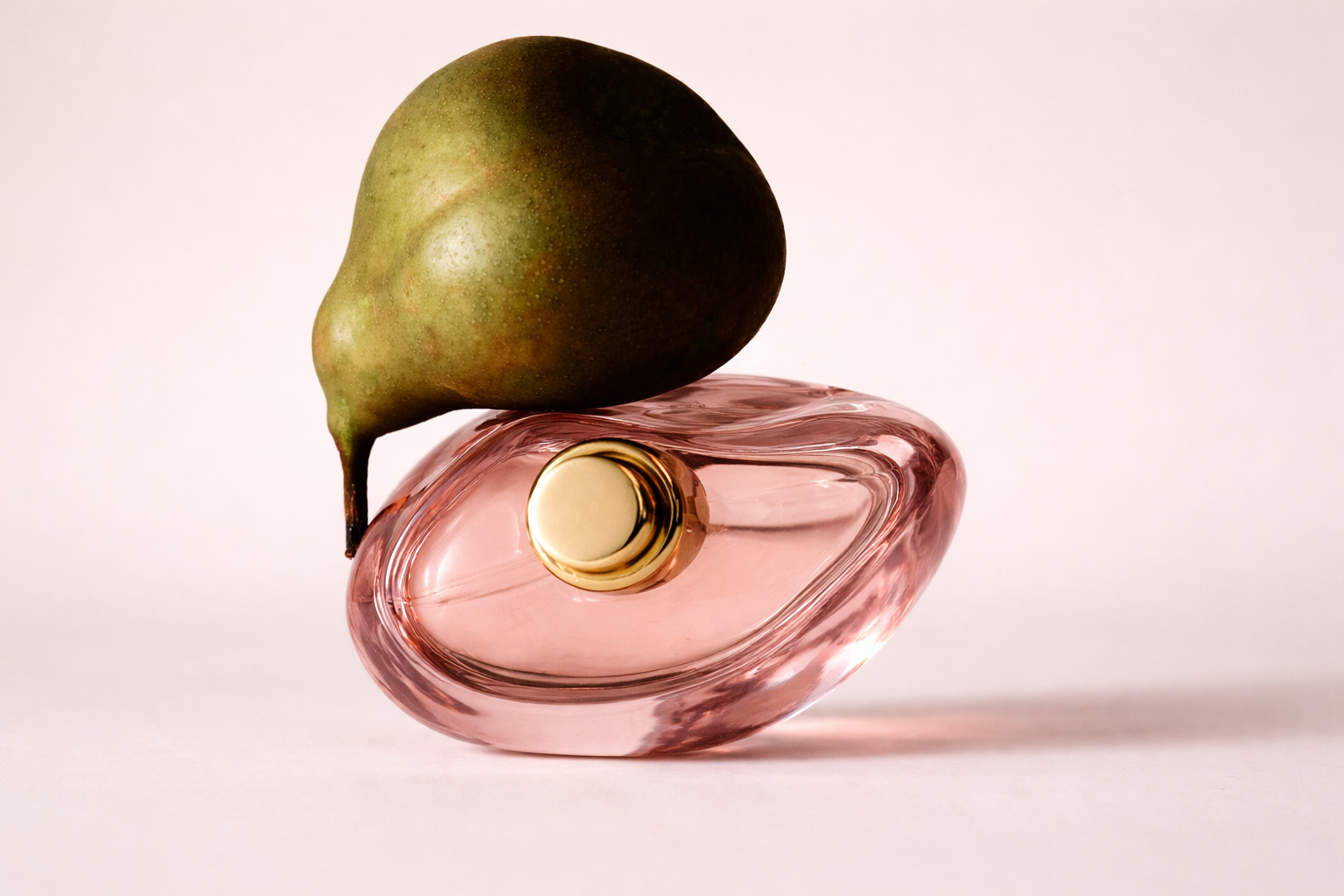 Trendy Spring 2026 Fragrances with Pear Notes for a Nostalgic Mood