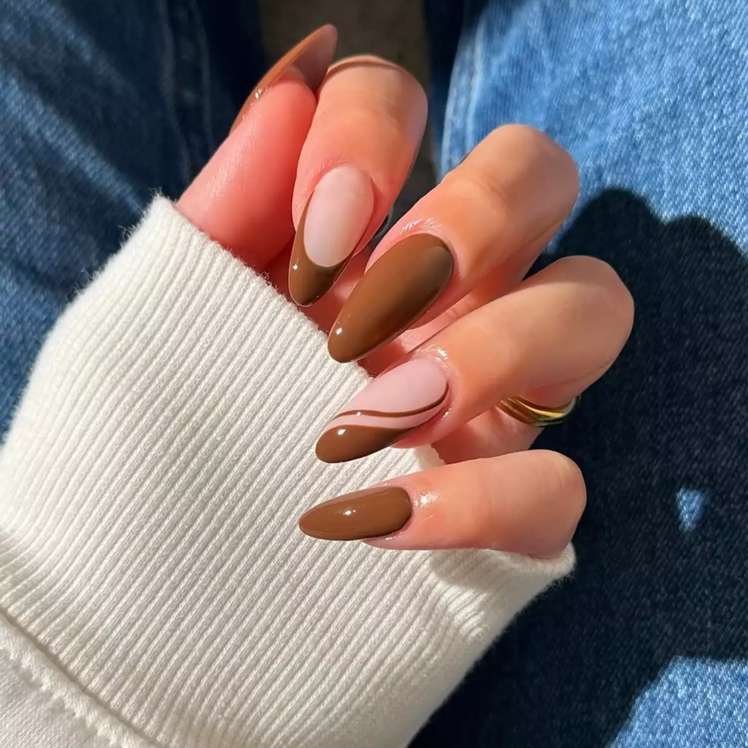 The most stylish French manicure options for almond shaped nails 2025