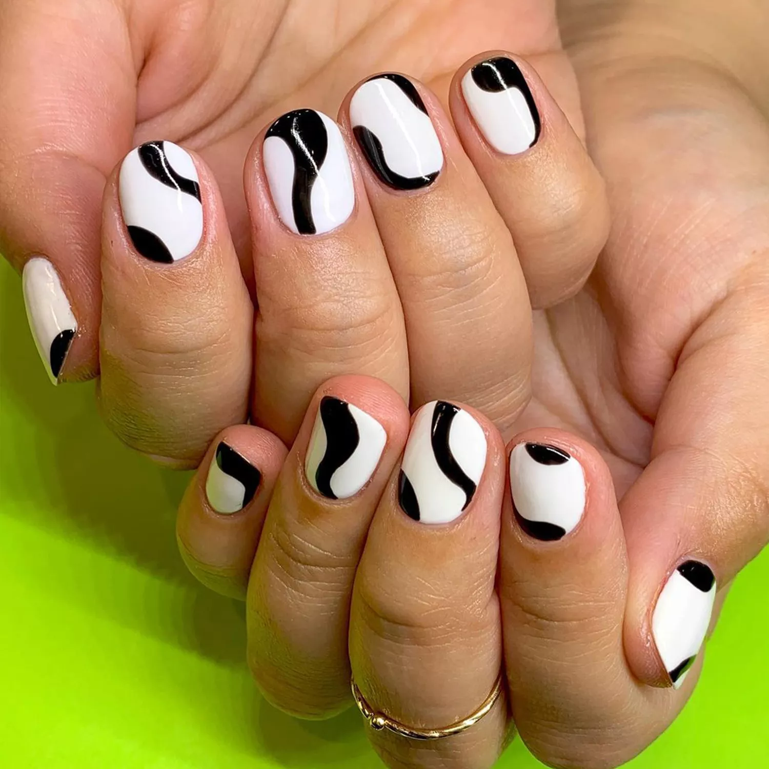White manicure on short nails in 2025: the best nail design ideas for every taste