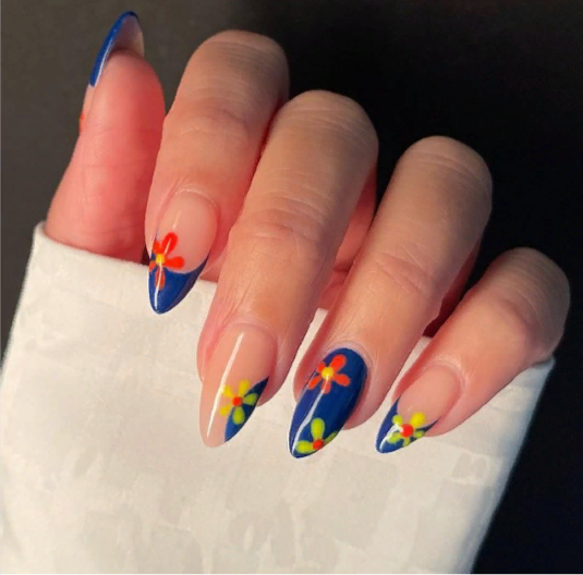 11 Retro Flower Nail Designs for a Groovy Spring Manicure