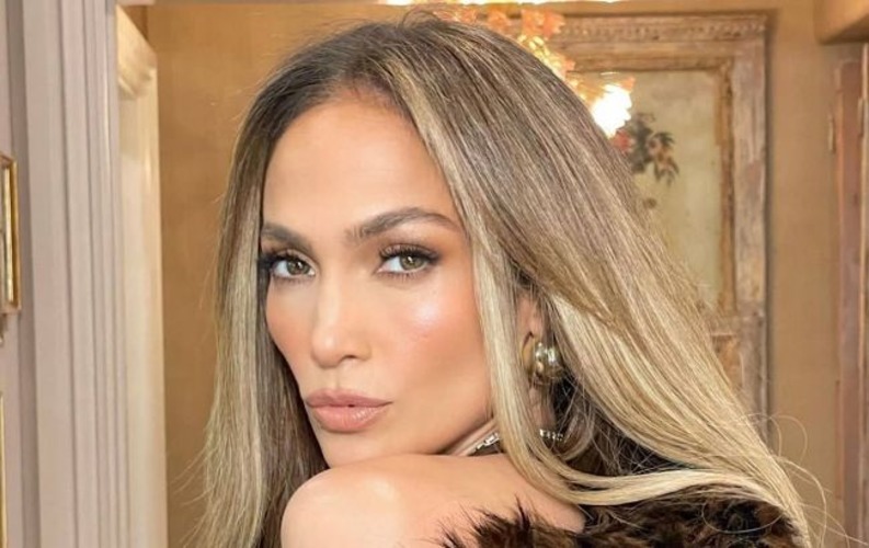 Jennifer Lopez's chic ‘Butterfly Kisses’ manicure wowed everyone, becoming a potential trend. What to expect from nail art in 2025?