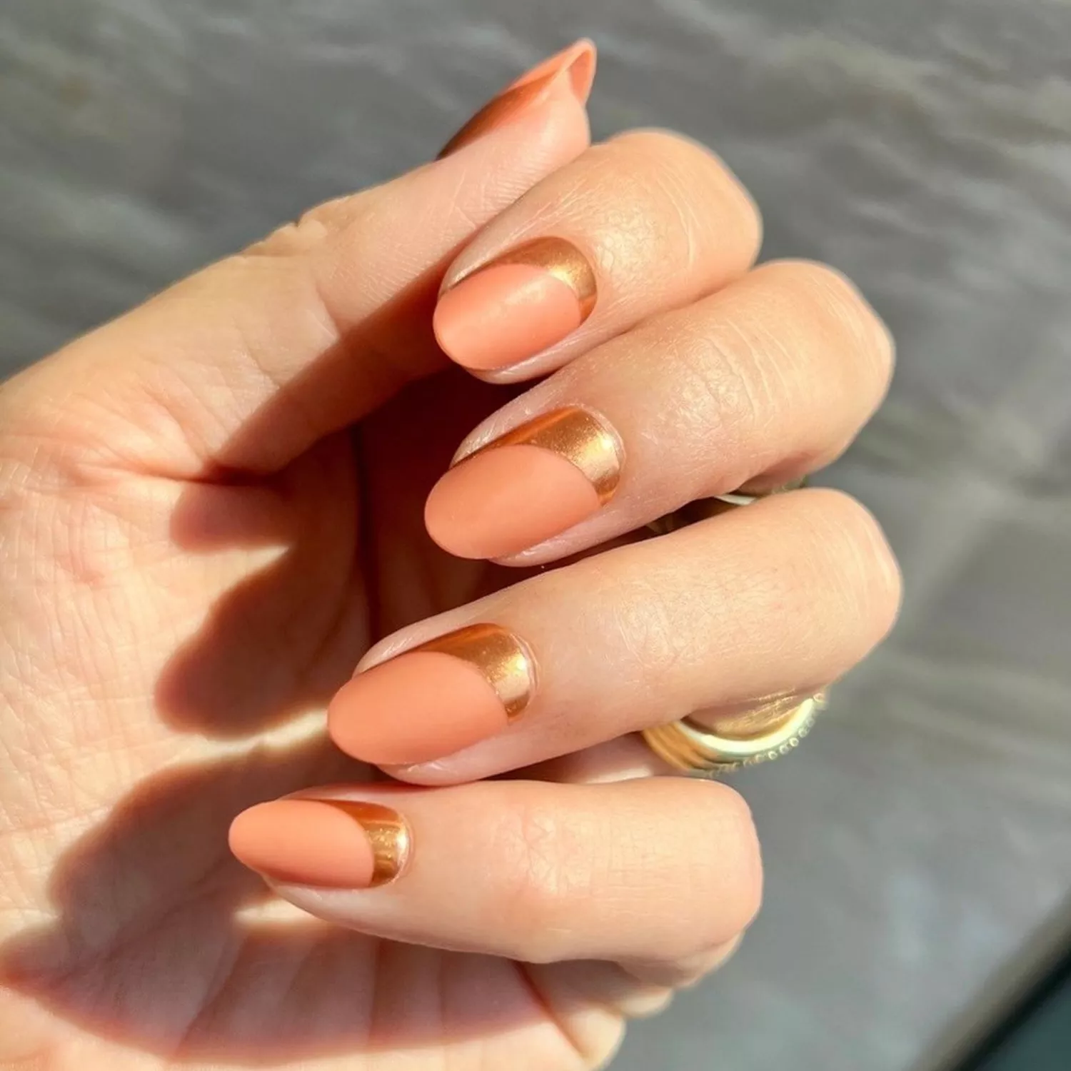 Modele de unghii cu gel in culoarea anului 2024, piersica: 11 cele mai noi și mai elegante idei
