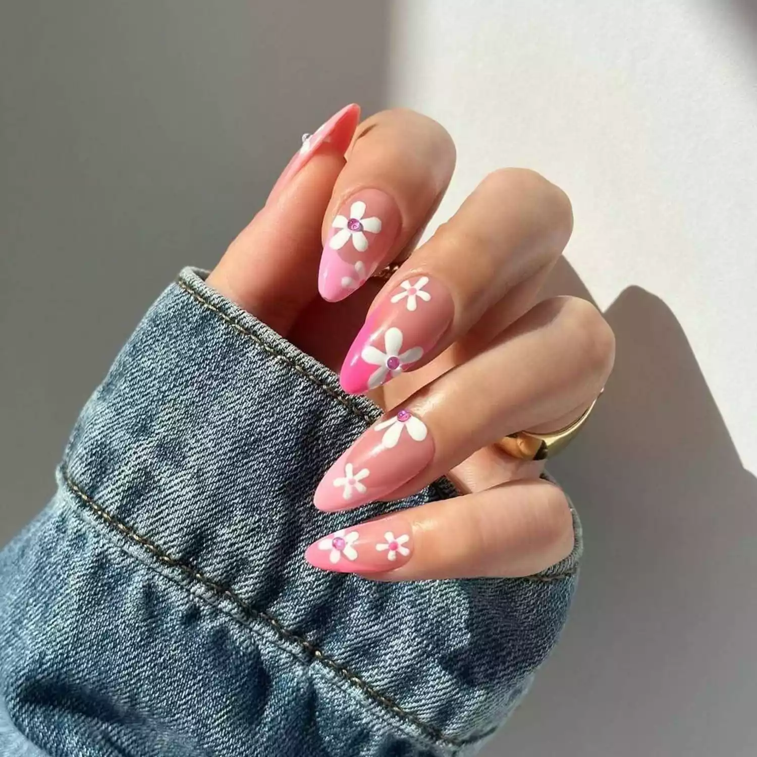 Stylish manicure for April 2025: fashion trends and the most beautiful ideas