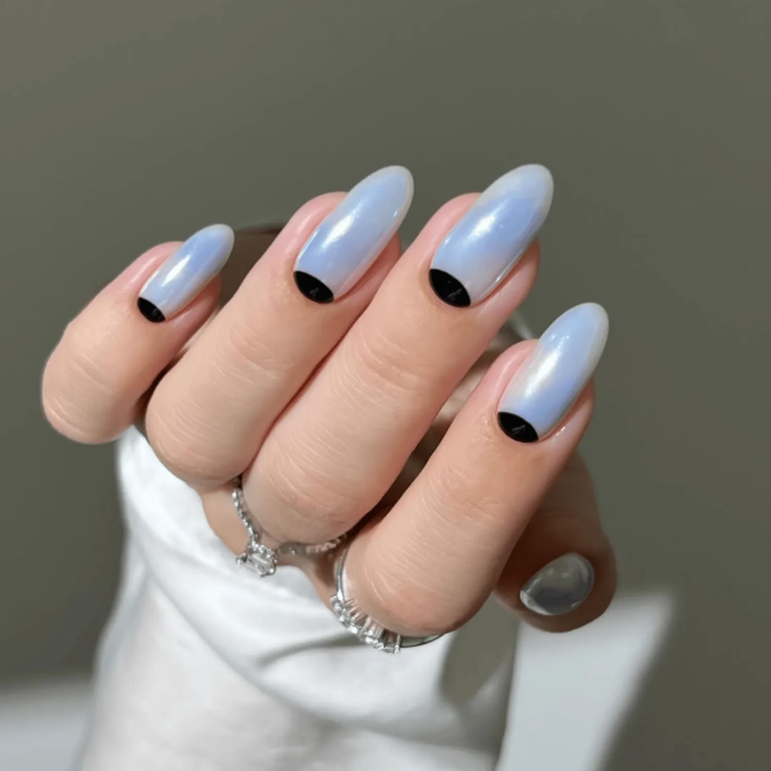 Chrome manicure autumn 2025: top 13 ideas for a stylish look