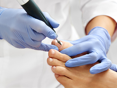 Pedichiura semipermanenta: ce este si tehnologia de realizare