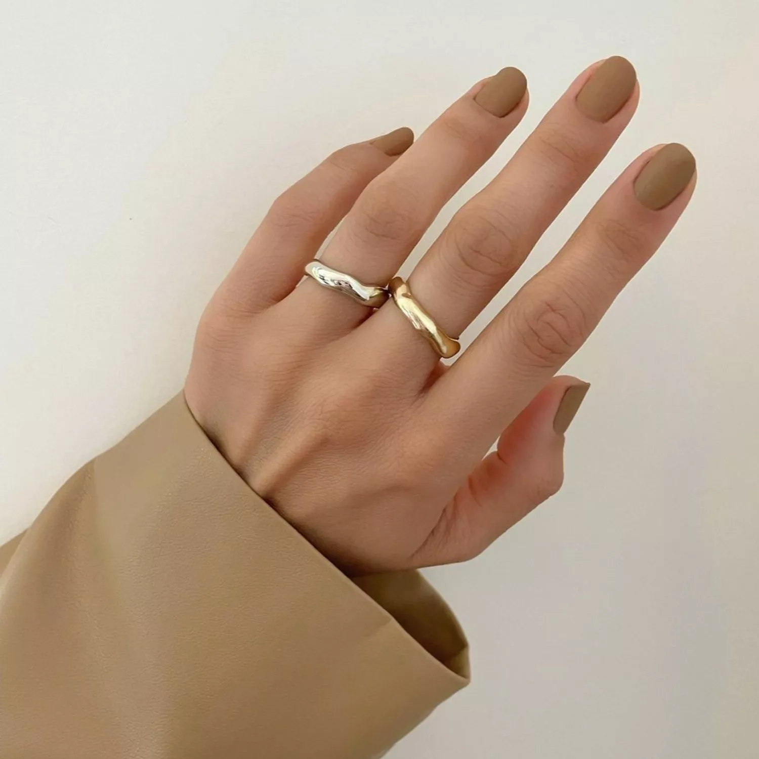 Neutral Manicure 2025: Top 12 Shades Perfect for Any Season