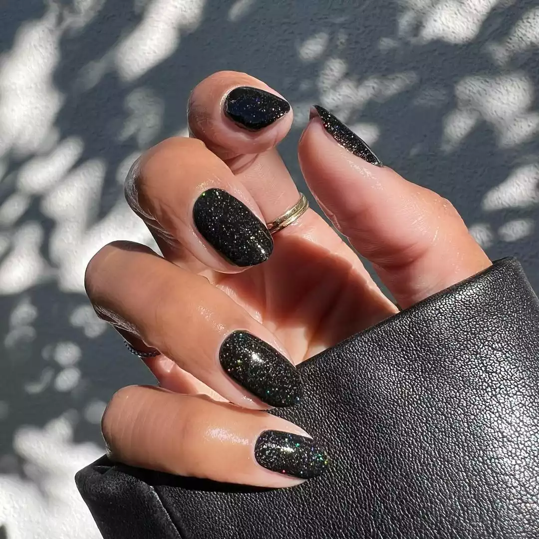 10 Best Nail Art Ideas for Holiday Parties 2025–2026: Stylish Options for Every Taste