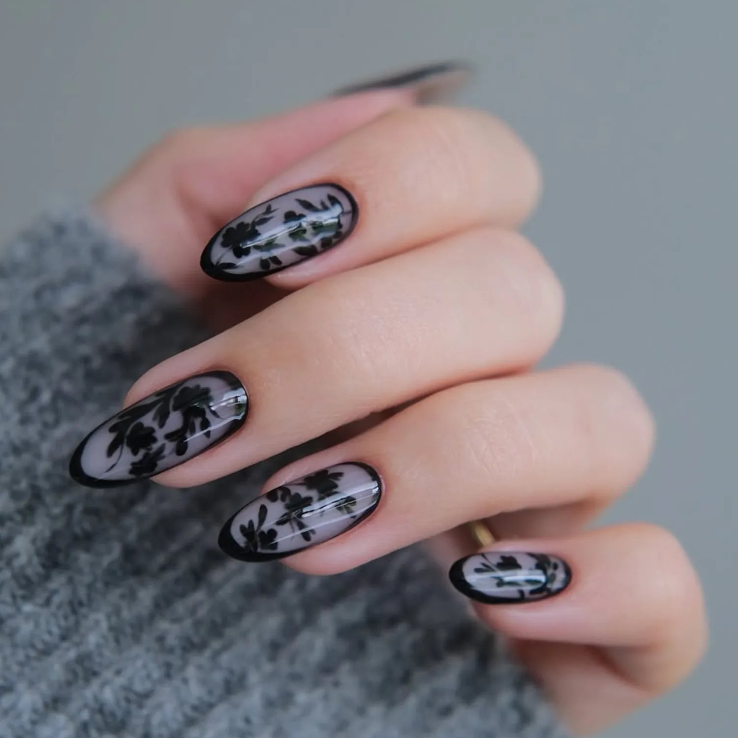 New Trend 2026: Black Floral Manicure for a Stylish Look