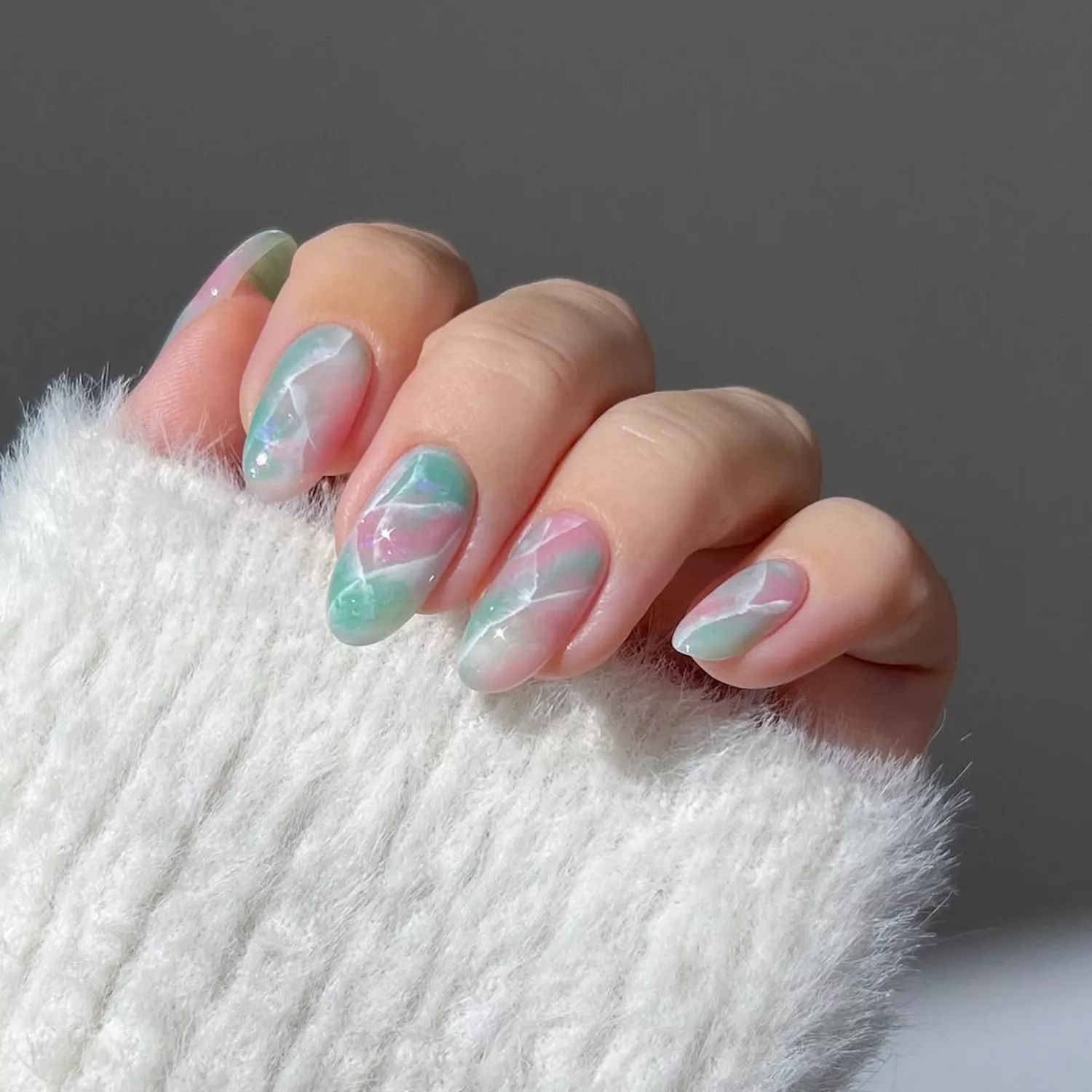 Stylish manicure for March 2025: novelties and trends for spring