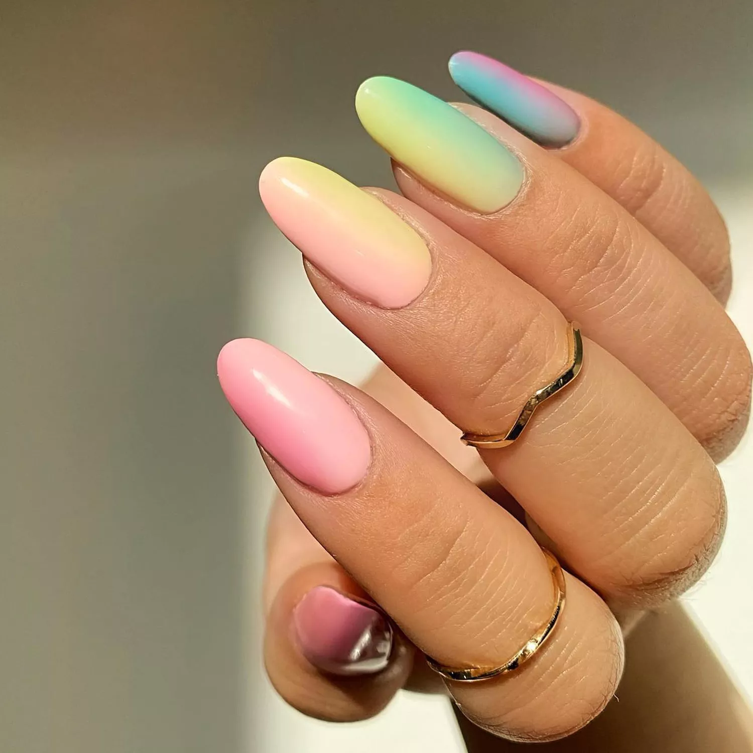 Modele de unghii ombre in tendinte: 8 cele mai cool idei