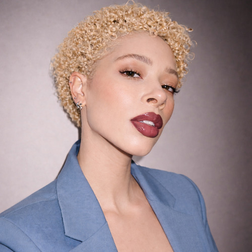 How to Do Makeup for Dry Skin: 10 Top Makeup Artist Tips for a Hydrated and Radiant Face