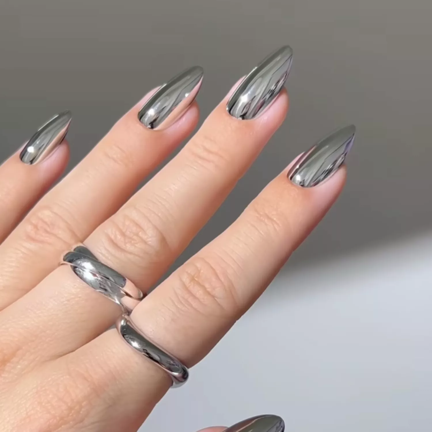 8 Trendy Gel Nail Polish Shades for December 2025 — From Festive Red to Winter White