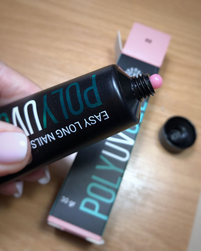 What is the difference between builder gel and polygel?