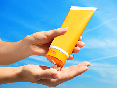 Utilizarea spf inainte de manichiura: protectie pentru maini impotriva unghiilor cu gel