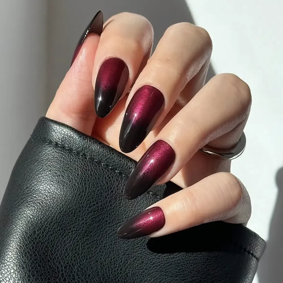 Chrome manicure in berry shades – the top trend for the 2025/2026 holiday season: 7 most stylish ideas