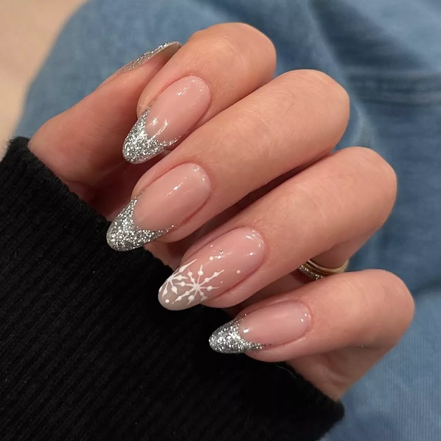 Стильный маникюр миндаль на январь 2026: 9 главных трендов с фото